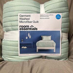 Garment washed Room essentials quilt